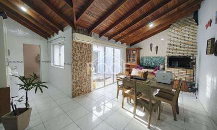 Casa em condomínio fechado com 2 quartos à venda no Olaria, Canoas  por R$ 380.000