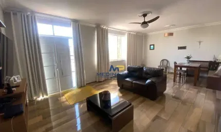 Casa com 4 dormitórios à venda por R$ 550.000,00 - Centro - São Gonçalo/RJ
