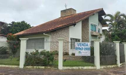 Casa à Venda no Bairro Carianos, no Sul da Ilha em Florianópolis- SC