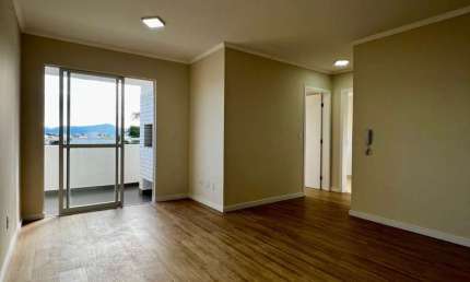 Apartamento Todo Reformado com 2 Quartos à Venda no Balneário do Estreito - Florianópolis - SC