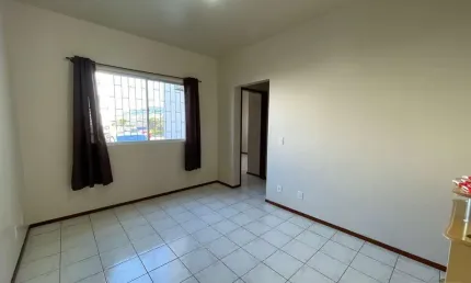 Apartamento com 2 quartos para alugar na Rua Padre Raulino Reitz, Serraria, São José