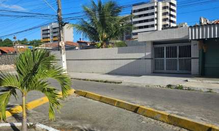 Vendo Casa em Jatiuca - 348m2, 04 quartos, 200mts da praia.
