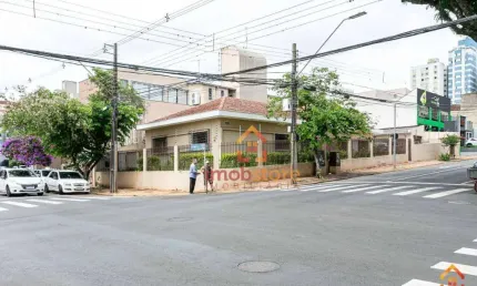 Casa de 4 Dormitórios à Venda - 302m² no Centro de Londrina/PR