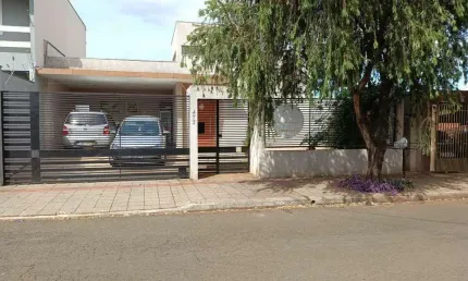 Belíssima casa com 4 Dormitórios e piscina à Venda em Jardim Novo Sabará, 234m² – R$ 685.000!