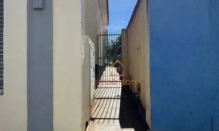 Casa com 3 dormitórios para locação, 165m² de aréa útil + 200m² de terreno por R$ 800/mês - Centro - Sertanópolis/PR