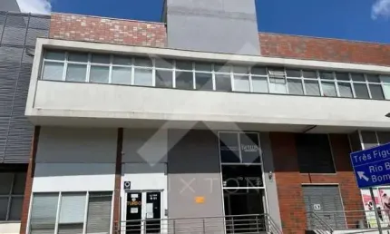 Sala comercial para alugar na Avenida Protásio Alves, 2971, Petrópolis, Porto Alegre por R$ 4.600