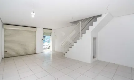 Prédio para alugar na Rua Vigário José Inácio, 799, Centro, Porto Alegre por R$ 3.500