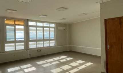 Sala comercial para alugar na Largo Visconde do Cairu, 12, Centro, Porto Alegre por R$ 3.400