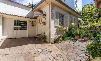 Casa com 3 quartos à venda na Felipe de Olivera, 999, Petrópolis, Porto Alegre por R$ 1.690.000