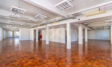 Sala comercial para alugar na Avenida Borges de Medeiros, 261, Centro Histórico, Porto Alegre por R$ 24.500