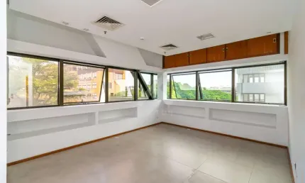 Sala comercial à venda na Avenida Cristóvão Colombo, 2834, São João, Porto Alegre por R$ 330.000