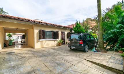 Casa comercial para alugar na Rua Laranjeiras, 117, Ipanema, Porto Alegre por R$ 6.500