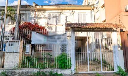 Casa com 3 quartos à venda na Rua Maranguape, 148, Petrópolis, Porto Alegre por R$ 690.000
