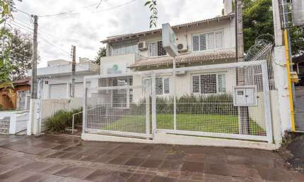 Casa comercial para alugar na Beco Andaraí, 130, Passo da Areia, Porto Alegre por R$ 12.500