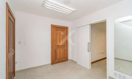 Sala comercial para alugar na Rua Padre Chagas, 140, Moinhos de Vento, Porto Alegre por R$ 3.700