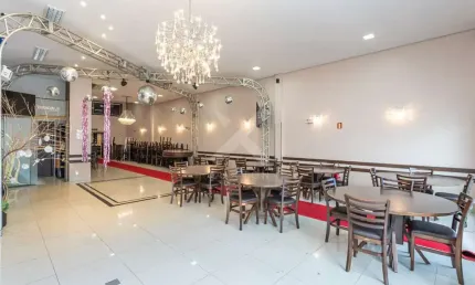 Casa comercial à venda na Avenida Saturnino de Brito, 425, Vila Jardim, Porto Alegre por R$ 3.000.000