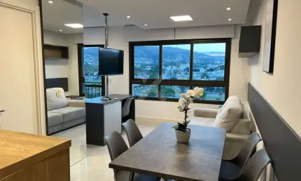 Apartamento com 1 quarto para alugar na rua oito de julho, 165, jardim botânico, porto alegre por r$ 3.500