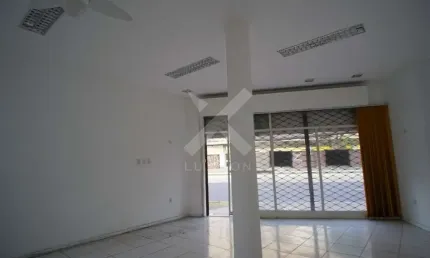 Ponto comercial para alugar na Avenida Protásio Alves, 1738, Rio Branco, Porto Alegre por R$ 3.500