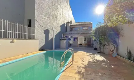 Casa com 3 quartos à venda na Rua Barão do Guaíba, 719, Menino Deus, Porto Alegre por R$ 2.100.000