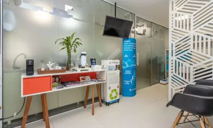 Sala comercial para alugar na Rua Eudoro Berlink, 646, Auxiliadora, Porto Alegre por R$ 2.300