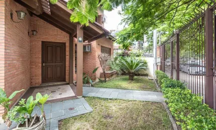 Casa comercial para alugar na Rua Baronesa do Gravataí, 1016, Menino Deus, Porto Alegre por R$ 11.000