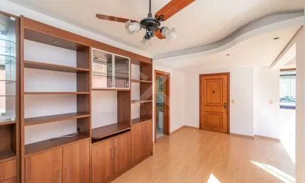 Apartamento com 3 quartos para alugar na Avenida Lavras, 599, Petrópolis, Porto Alegre por R$ 5.500