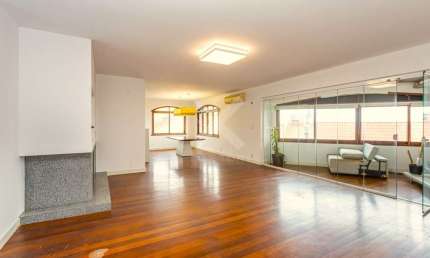 Casa com 5 quartos para alugar na Rua Professor Xavier Simões, 467, Tristeza, Porto Alegre por R$ 10.000