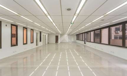 Sala comercial para alugar na Rua dos Andradas, 1121, Centro Histórico, Porto Alegre por R$ 8.500