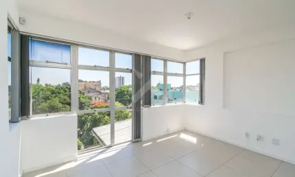 Sala comercial para alugar na Avenida Pará, 330, Navegantes, Porto Alegre por R$ 2.400