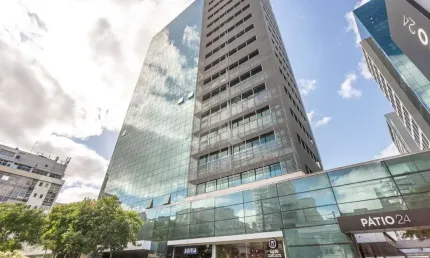 Sala comercial para alugar na Rua Vinte e Quatro de Outubro, 1440, Auxiliadora, Porto Alegre por R$ 4.440