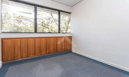 Sala comercial para alugar na Avenida Cristóvão Colombo, 3084, Higienópolis, Porto Alegre por R$ 1.800
