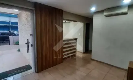 Casa comercial à venda na Avenida Rio São Gonçalo, 149, Passo da Areia, Porto Alegre por R$ 590.000