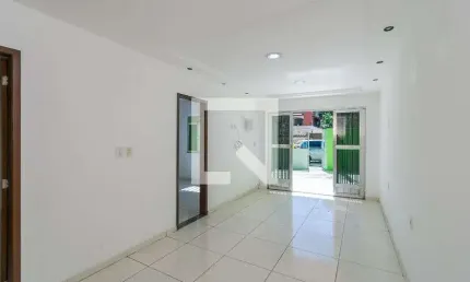 Casa para Venda - Olaria, 2 Quartos,  80 m² - Rio de Janeiro