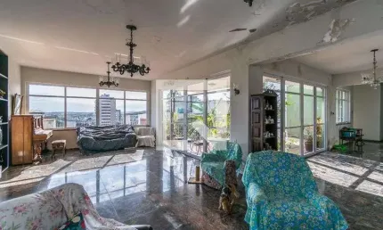 Casa para Venda - Olaria, 5 Quartos,  800 m² - Rio de Janeiro