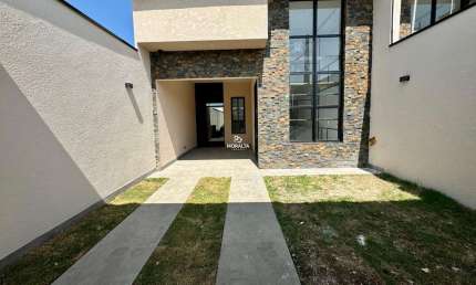 Casa  com 3 Quartos Sendo uma Suite, no Bairro Costeira