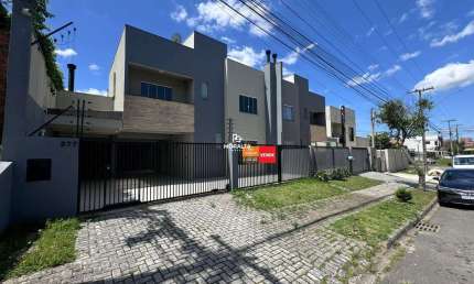 Sobrado 3 dormitorios e suite com hidro no bairro São Cristovão