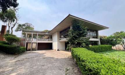 Casa para Reforma com Amplo Terreno no Aristocrata!
