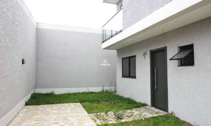 Excelente sobrado com terraço a venda no bairro Boqueirão!