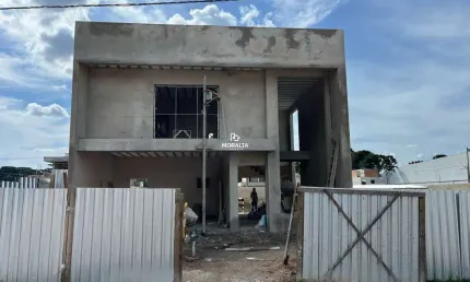 Sobrado com 03 Suítes, sendo 01 Master em Codomínio Fechado no Afonso Pena