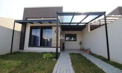 Casa com 03 Quartos, sendo 01 Suíte SemiMobiliada no Ipê