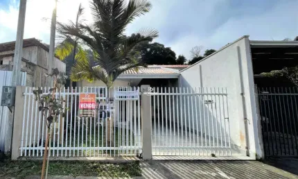 Casa com 03 Dormitórios - Bairro Campo Largo da Roseira