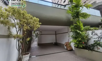 Sobrado com Piscina, 3 quartos sendo 1 suíte, 2 vagas de garagem e  no bairro Embaré - Santos/SP