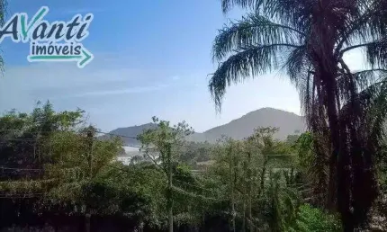 Casa Sobrado à Venda com 3 Quartos em Camburi, São Sebastião