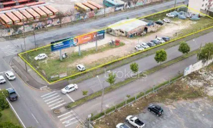 TERRENO DE 1.995m² NO PAROLIN COM MÚLTIPLAS TESTADAS!