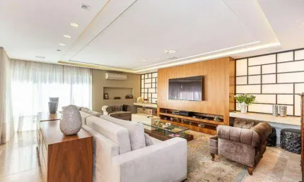 Luxo na Avenida Iguaçu: Suíte master com closet e hidromassagem.