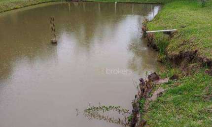 CHÁCARA COM LAGO, A UM PASSO DA CIDADE: CONQUISTE O SEU ESPAÇO NO CAMPO!