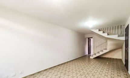 Sobrado á venda de 156 m² com 3 dormitórios, sendo 1 suíte e 2 vagas na Vila Sônia.