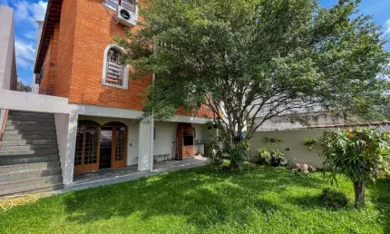 Casa à venda em São Paulo-SP,  Jardim Leonor : 4 quartos, 2 suítes, 3 banheiros, 10 vagas de garagem, 478m² de área. Venha conferir!