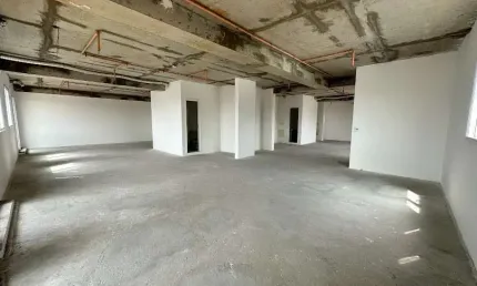 Imperdível Sala Comercial de 547,10 m² no Condomínio na Liberdade, São Paulo-SP: Venda e Locação!