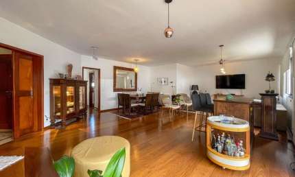 Apartamento de luxo na Vila Andrade: 4 quartos, 4 suítes, 4 banheiros, 4 vagas e 243m² em São Paulo-SP!